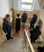 Нареканий не возникло: областная комиссия оценила качество ремонта подъездов и работы «управляек» в Охе