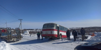 Еще одна «железка»: в Охе автобус и легковушка не разошлись на улице Промысловой - Okha65.Ru