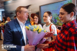 Губернатор Сахалинской области красиво поздравил женщин – «проводников здоровья»