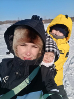 С ветерком да по сугробам: в воскресный день для охинцев организовали катание на снегоходах