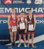 «Выиграть в таких соревнованиях – очень почетно»: двое охинских борцов стали чемпионами регионального турнира «Кубок Победы»