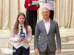 Подростки Охи получили паспорта в День Конституции
